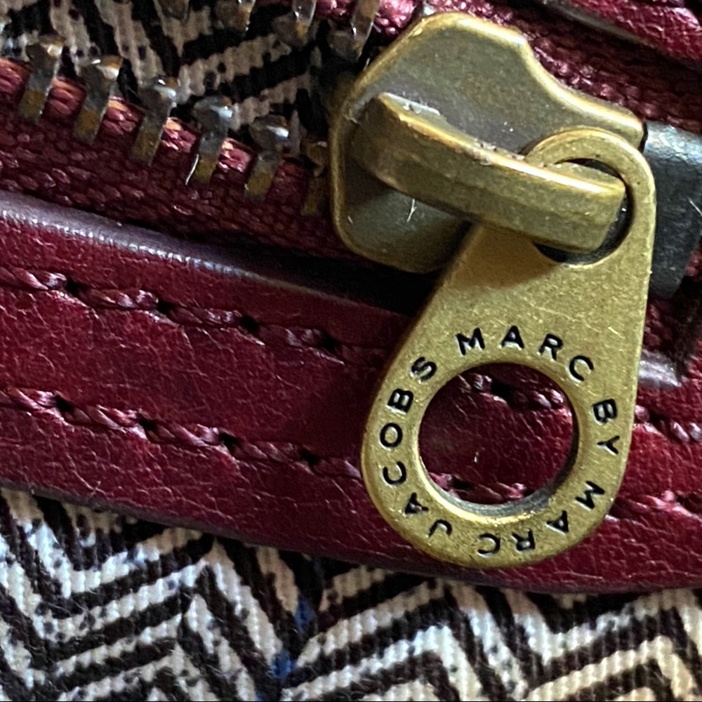 Marc Jacobs Burgundy red leather gold hardware flap open top handles purse bag - Picture 15 of 16
